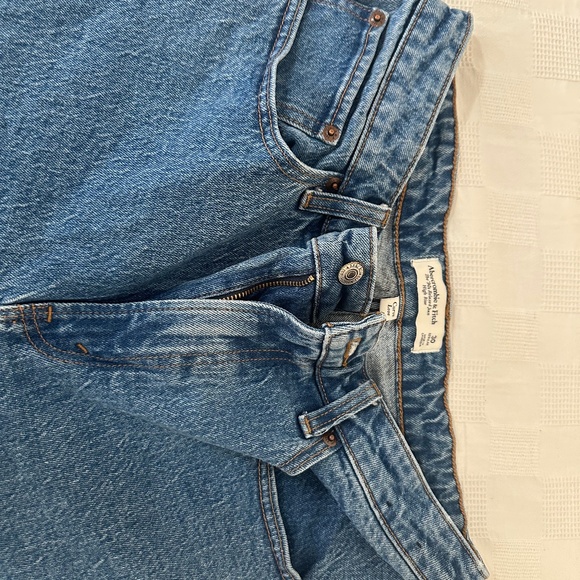 Abercrombie & Fitch - Picture 2 of 3